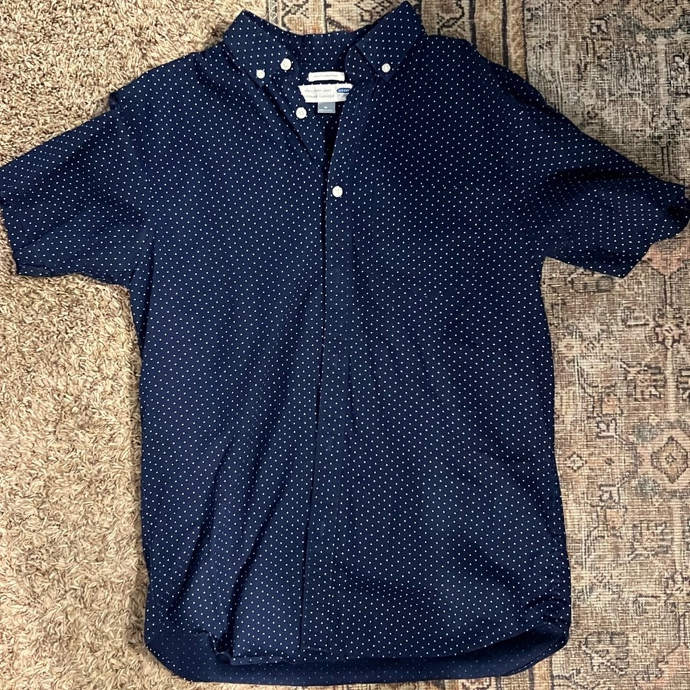 men’s Old Navy, the classic shirt button up. size M.